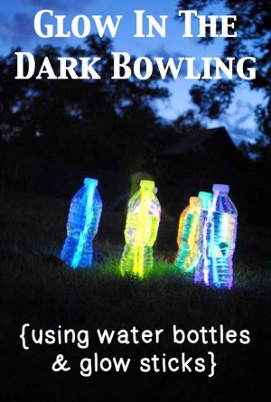 Cool-Glow-Stick-Ideas-Glow-in-the-dark-bowling-using-glow-sticks-and-water-bottles-3