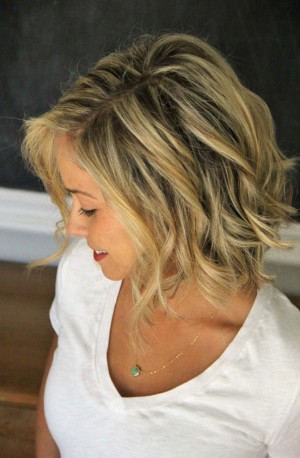 13 Fabulous ideas for styling short hair - www.howdoesshe.com