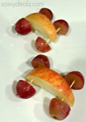 grape-apple-car-snacks