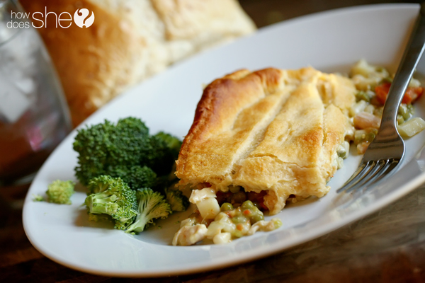 https://howdoesshe.com/wp-content/uploads/2015/04/shelley-easy-chicken-pot-pie-11.jpg