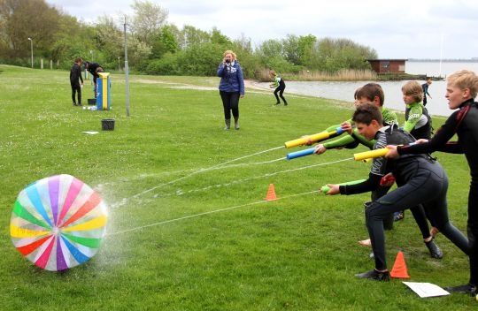 beach ball blaster water game