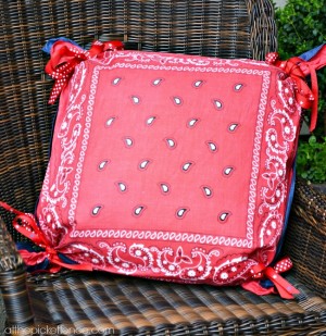 fourth-of-July-front-porch-pillows-www.atthepicketfence.com_