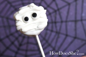 Spooky Mummy Cookie Suckers How-To Video