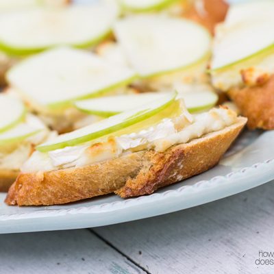 Baked Brie and Apple Crostinis: Try This Easy Appetizer Idea For Your Holiday Entertaining.