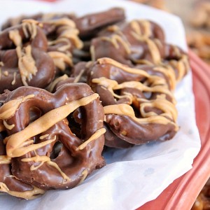 chocolate-peanut-butter-pretzels-square
