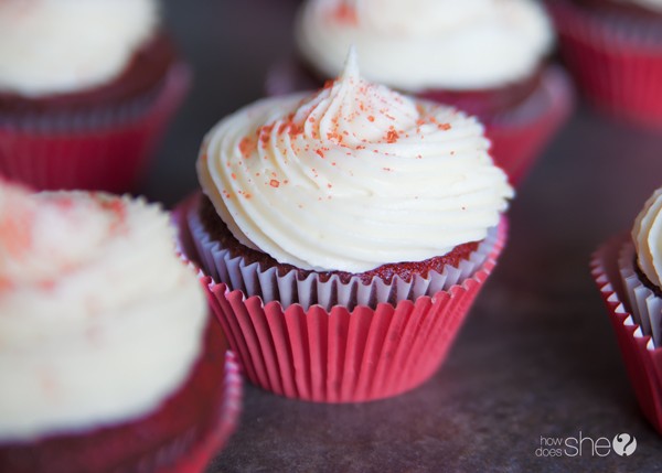 Red velvet cupcakes with cream cheese icing (8)