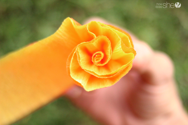 DIY Pretty & easy faux flower lei (6)