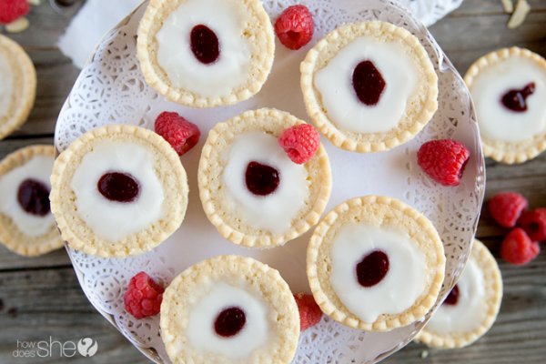 Easy Raspberry Almond Mini Tarts - How Does She