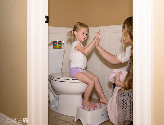 It's #Time2Potty! Signs, Tips, and Proud Mama Moments in Potty Training