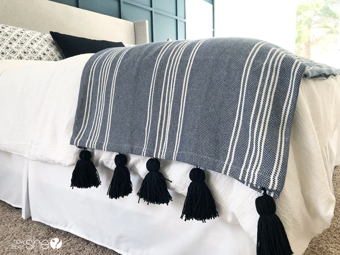 DIY Large Tassel Blanket | How Does She