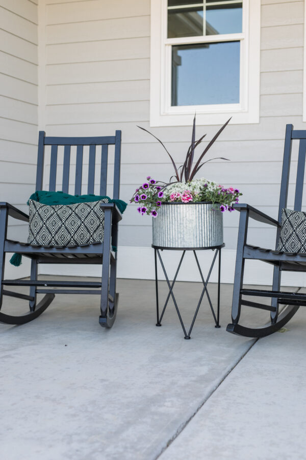4 Easy Ways to Spruce Up A Small Outdoor Area
