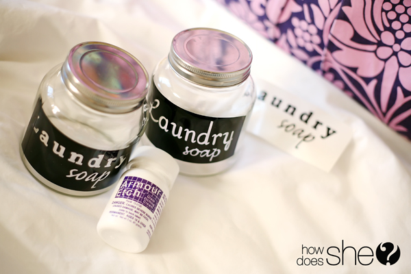 Gifting The World's Best Homemade Laundry Detergent - FREE PRINTABLE